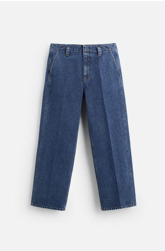 RELAXED FIT PLEATED JEANS